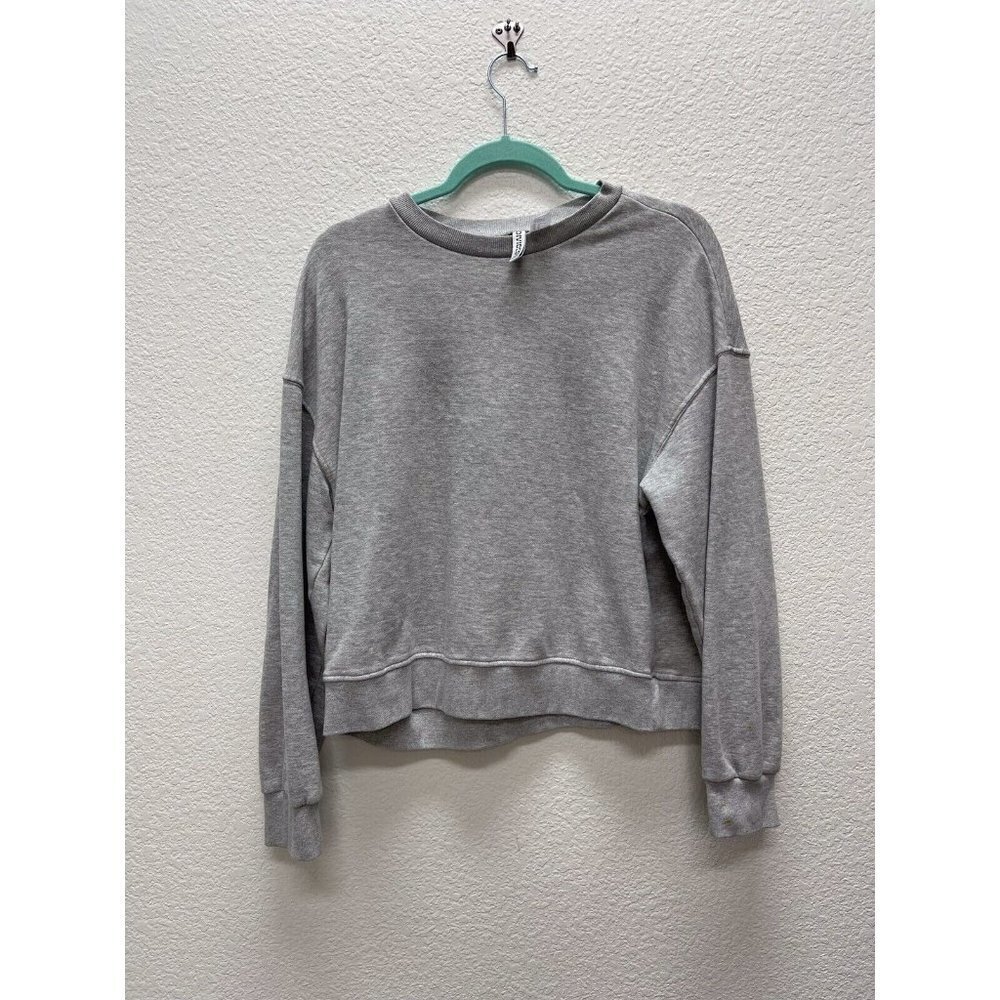 Divided H&M Grey Crew Neck Sweatshirt Womens Size Medium Cropped Long Sleeves